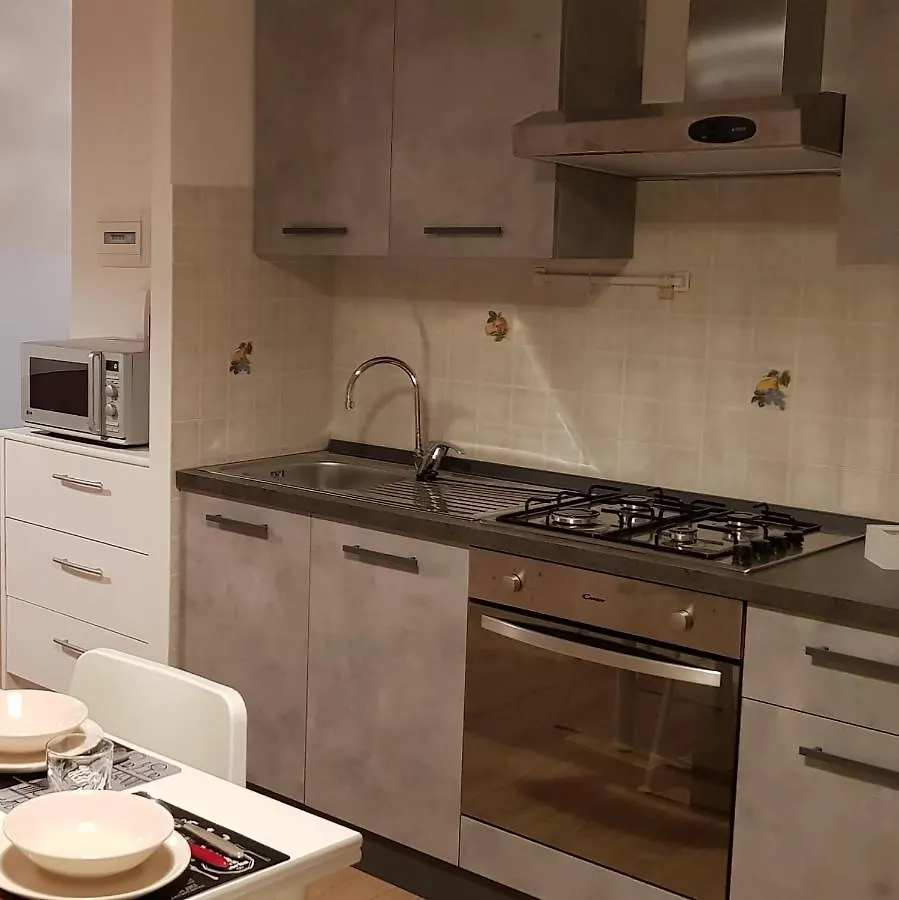 Sweet Home Falconara Marittima 0*,